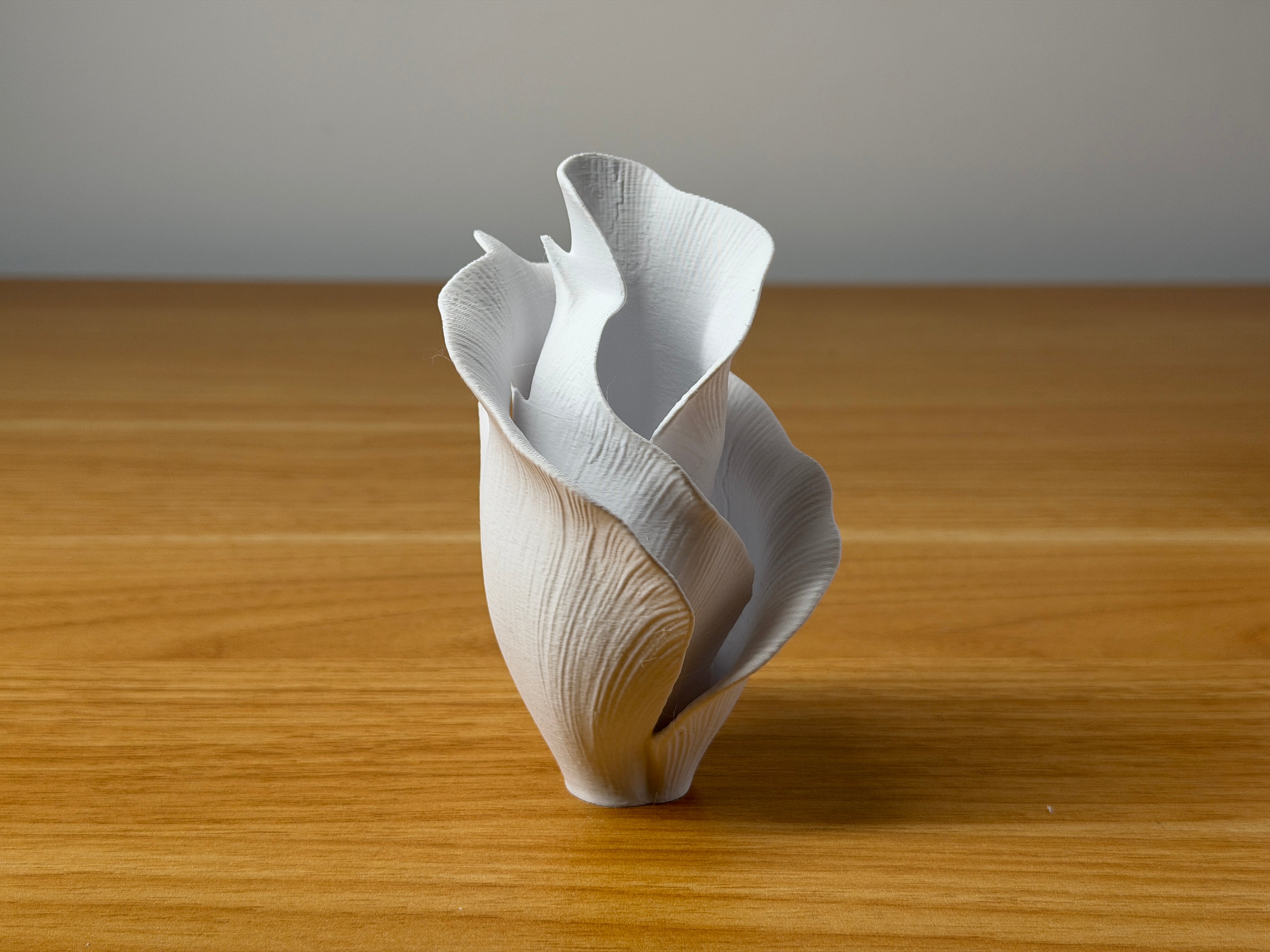 Elyra Vase