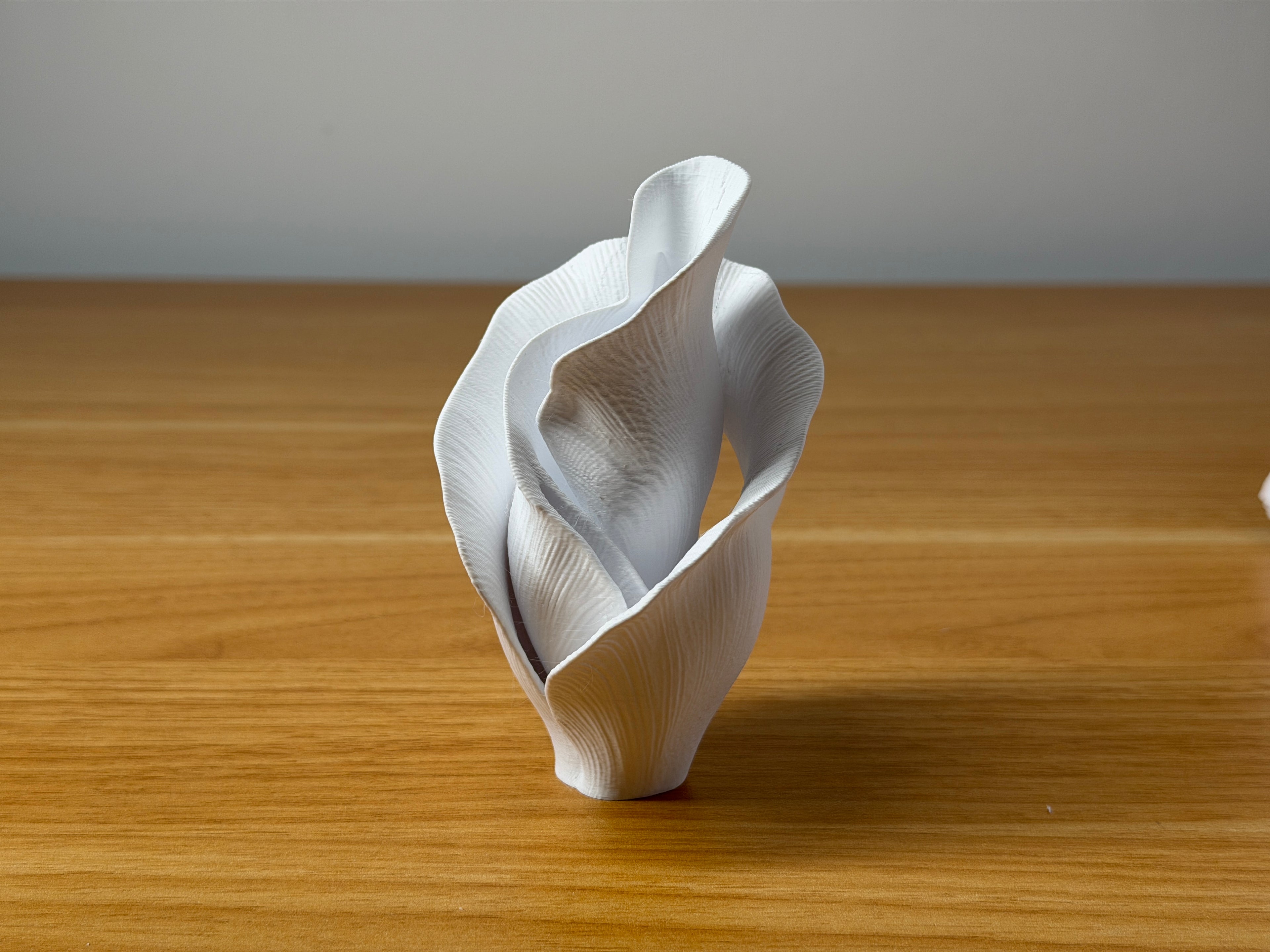 Elyra Vase