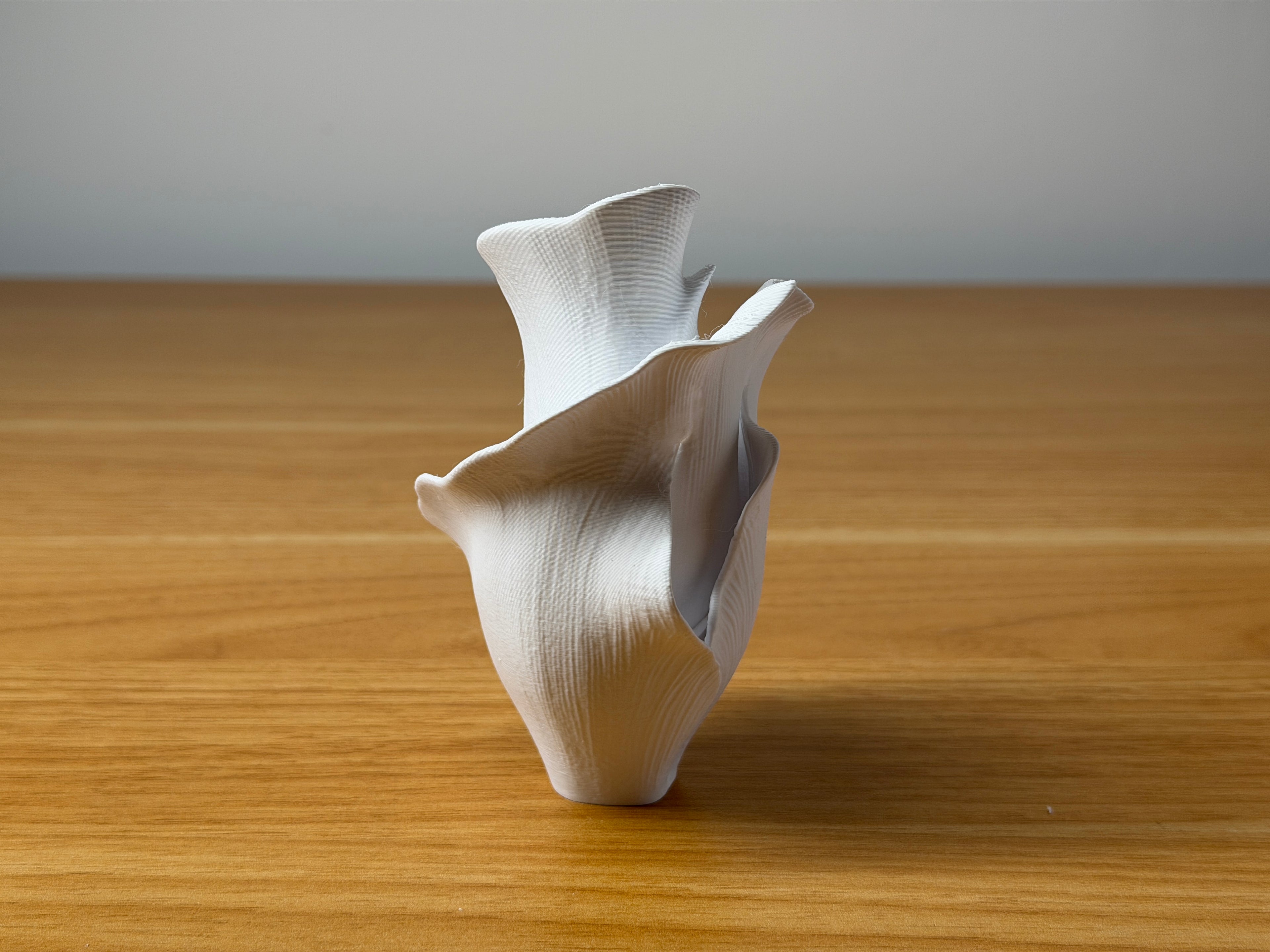 Elyra Vase